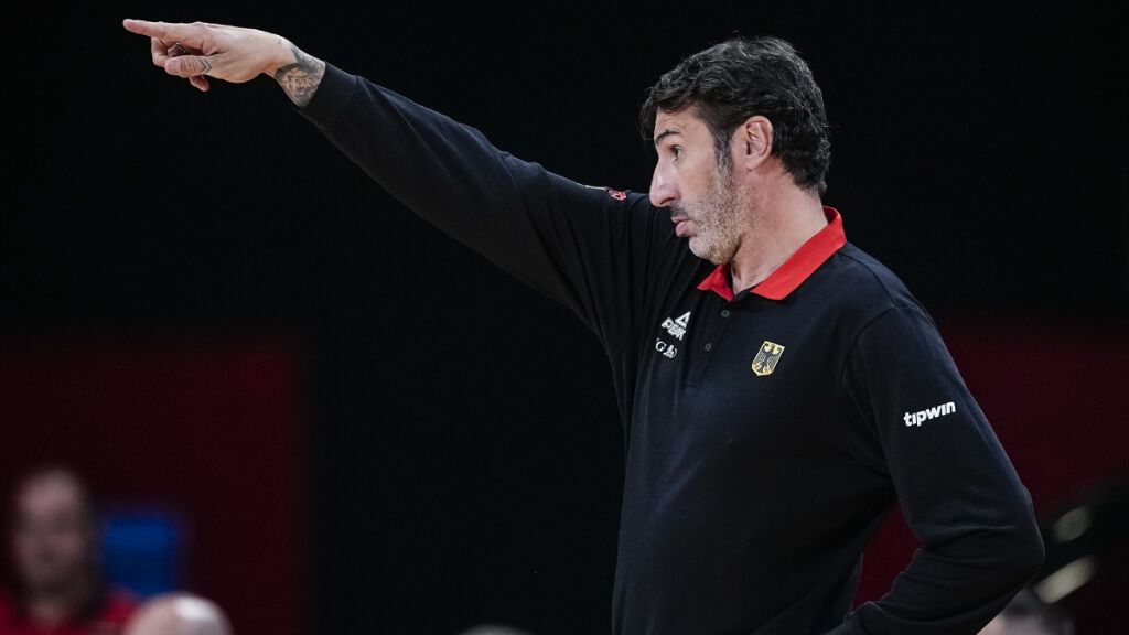 El seleccionador alemán Álex Mumbrú durante un partido contra España (Foto: AFP7 / Europa Press