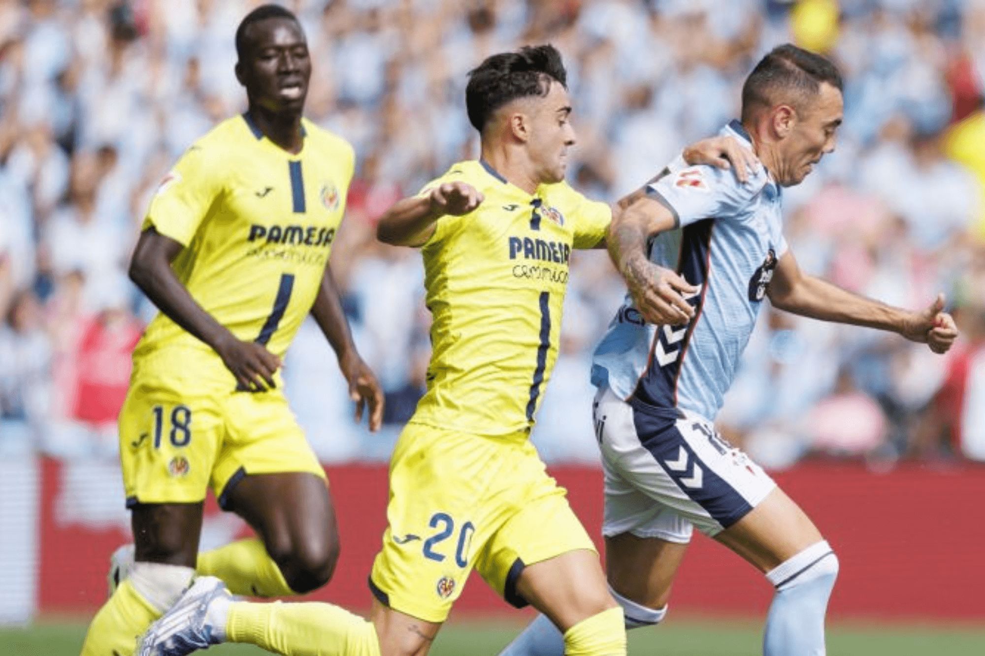 Iago Aspas ante Alberto Moleiro.