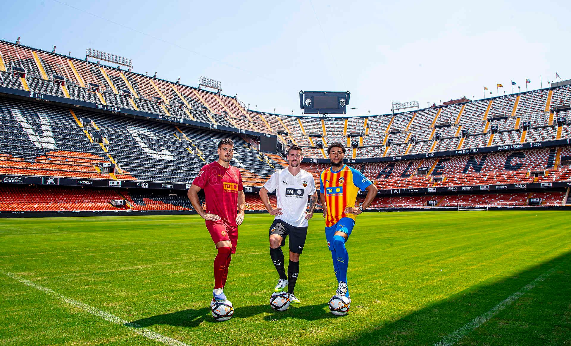  Baptiste Santamaria, Filip Ugrinic y Arnaut Danjuma