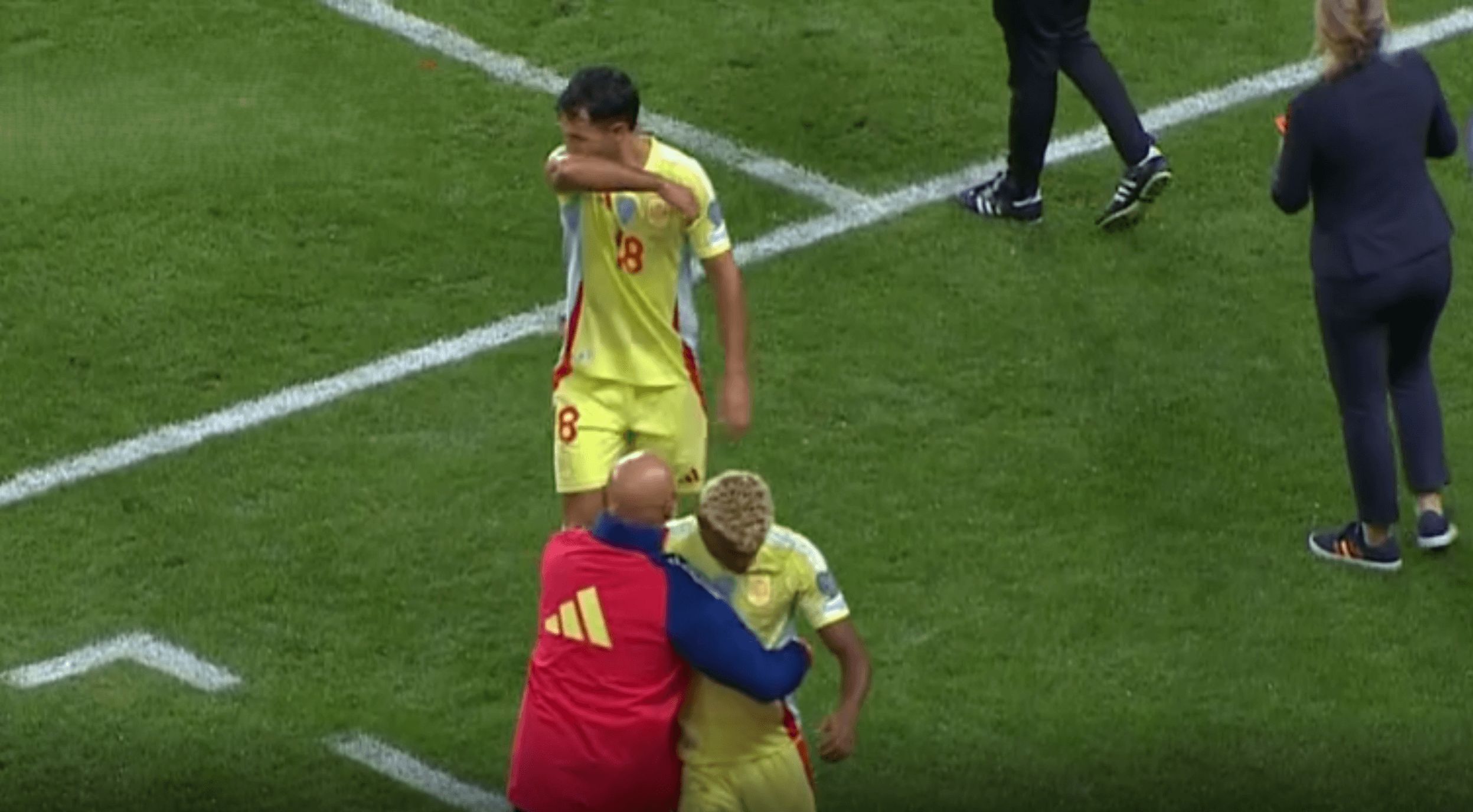  Cambio de Lamine Yamal y Martín Zubimendi (Imagen: RTVE).