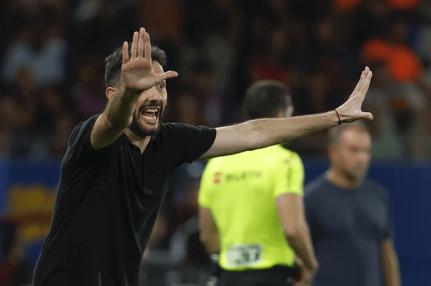 Carlos Corberán ante el FC Barcelona