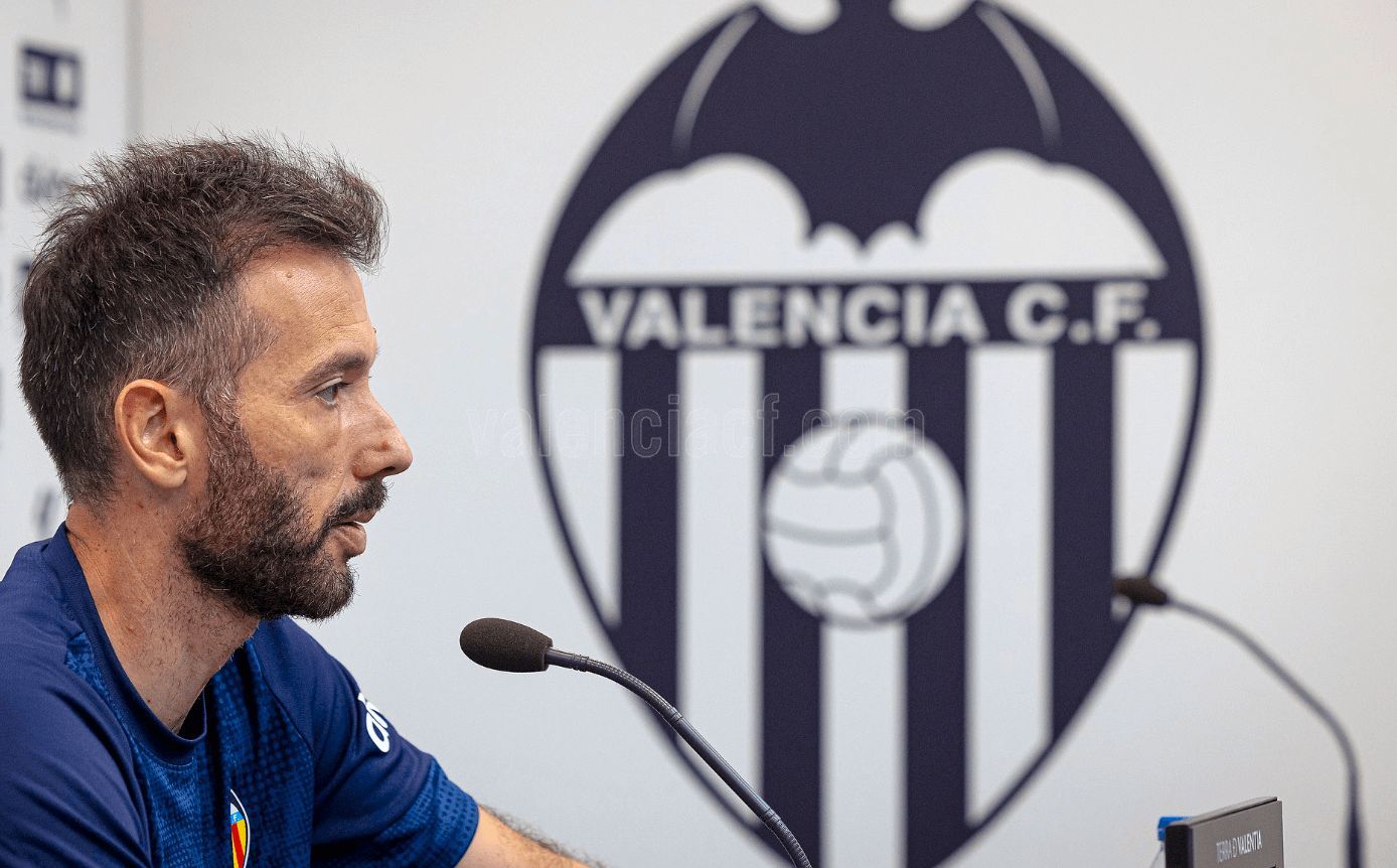  Carlos Corberán en rueda de prensa