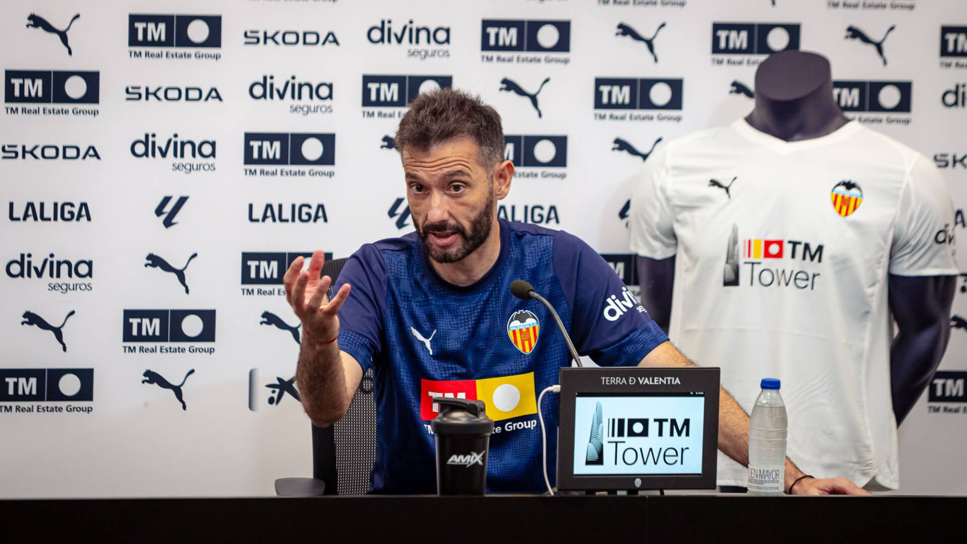  Carlos Corberán en sala de prensa