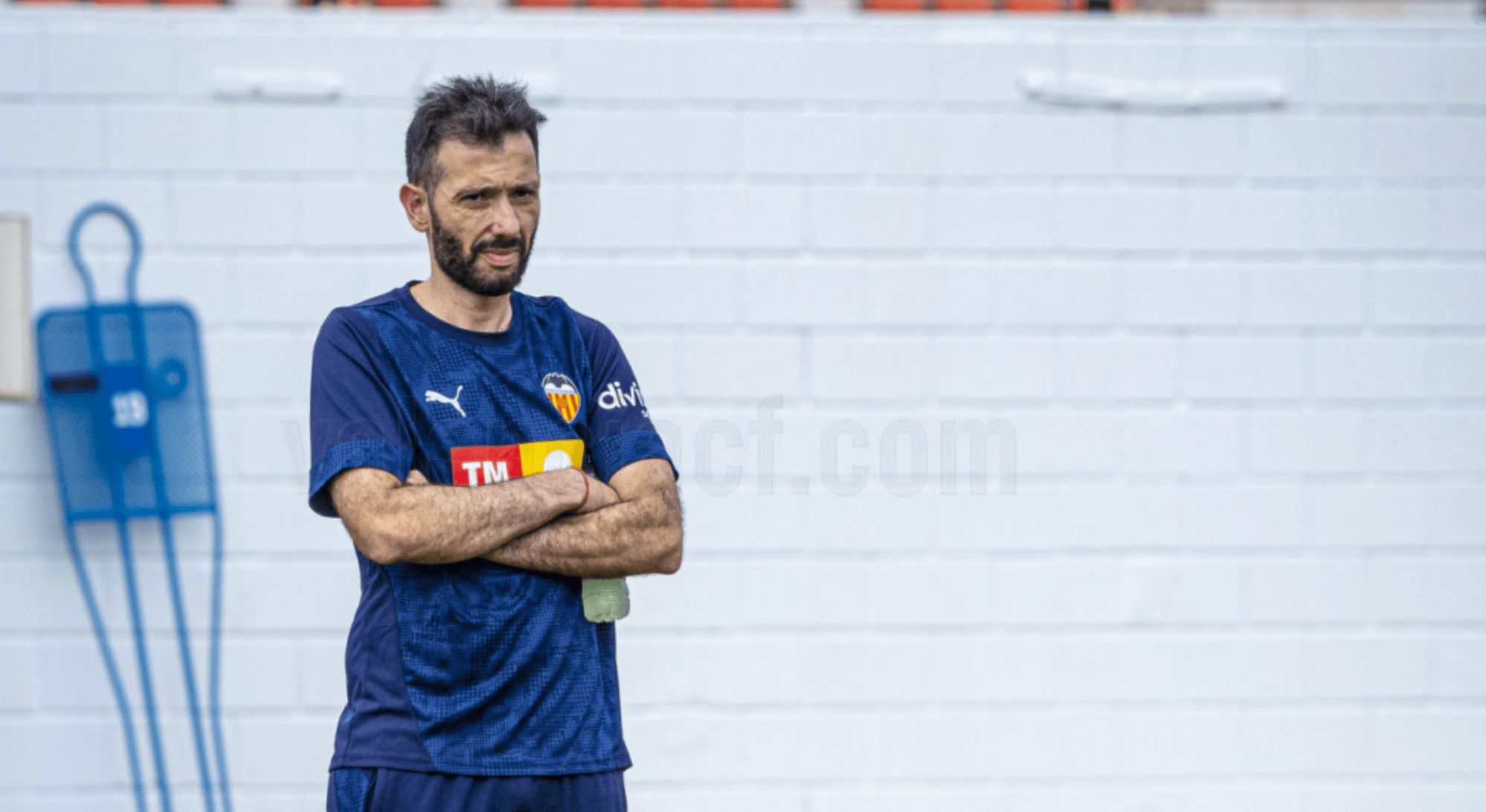  Carlos Corberán, durante un entrenamiento en Paterna.