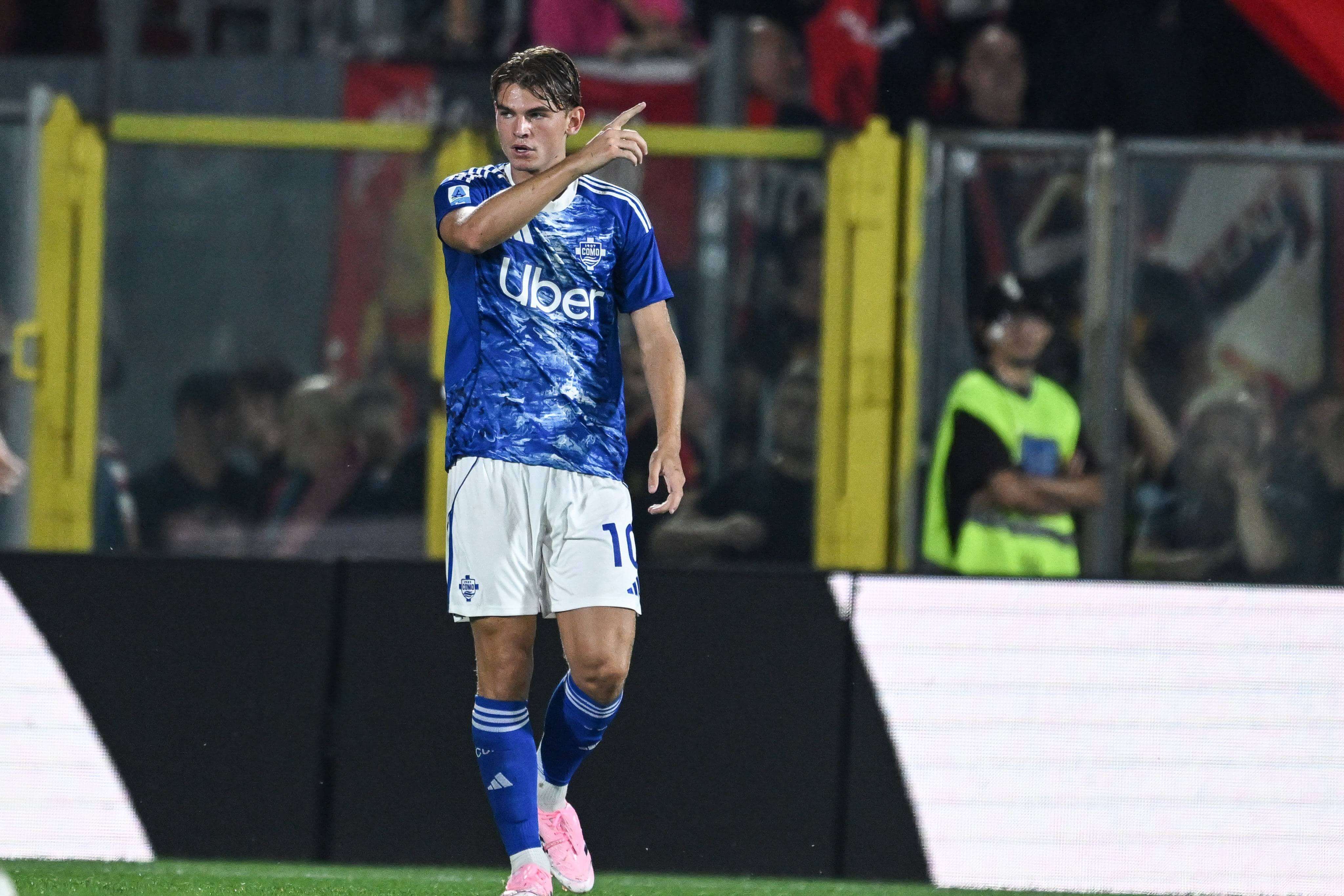 Nico Paz celebra su gol en el Como-Genoa (Foto: Cordon Press).