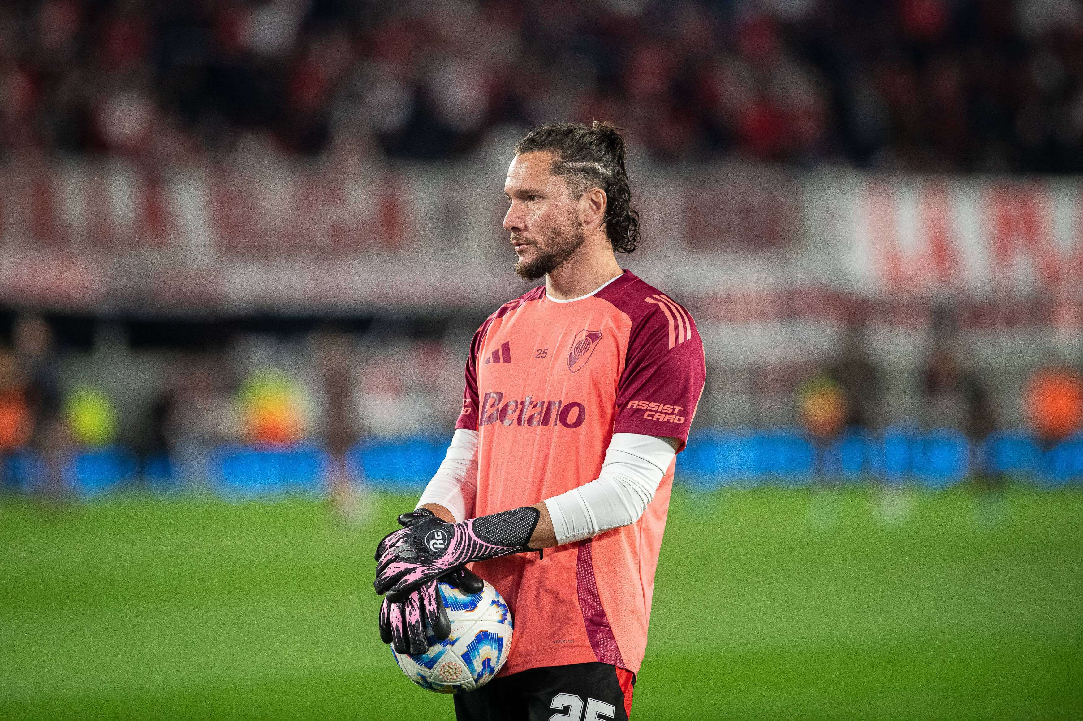  Conan Ledesma, en un calentamiento con River Plate.
