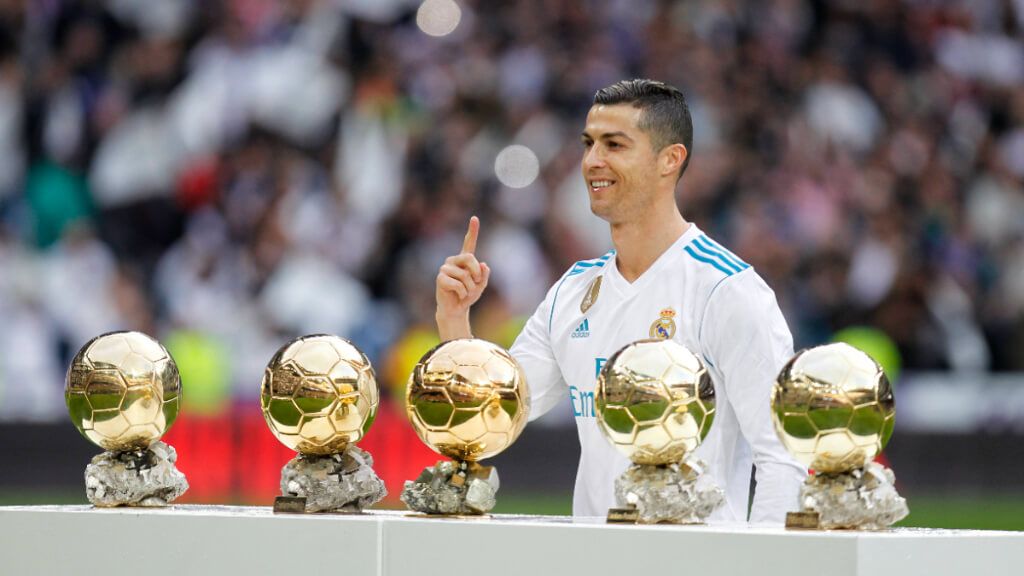  Cristiano Ronaldo presenta sus 5 Balones de Oro al Bernabéu (Cordon Press)