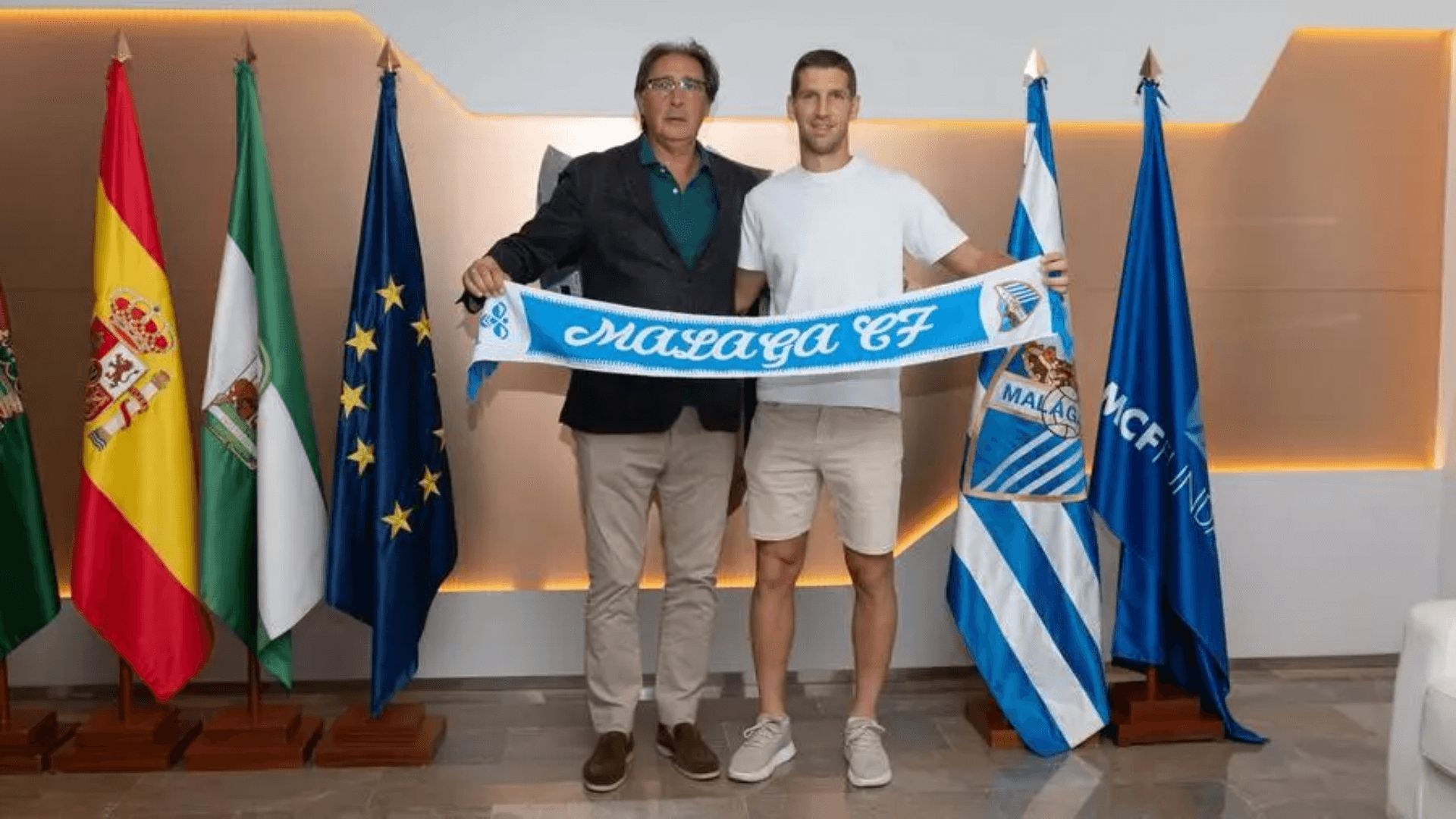  Darko Brasanac posa como nuevo jugador del Málaga.