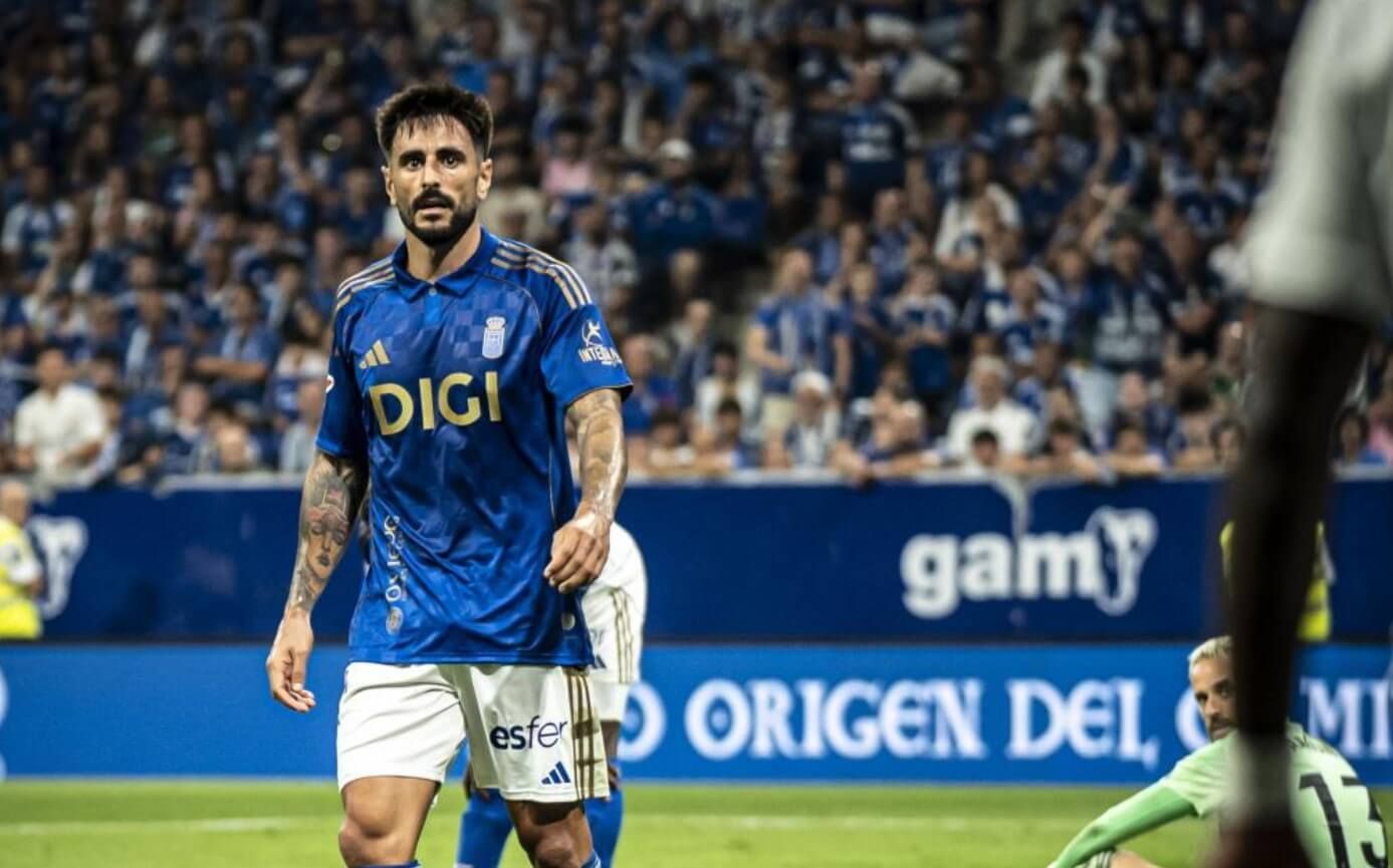  David Costas, durante el Real Oviedo-Real Madrid.