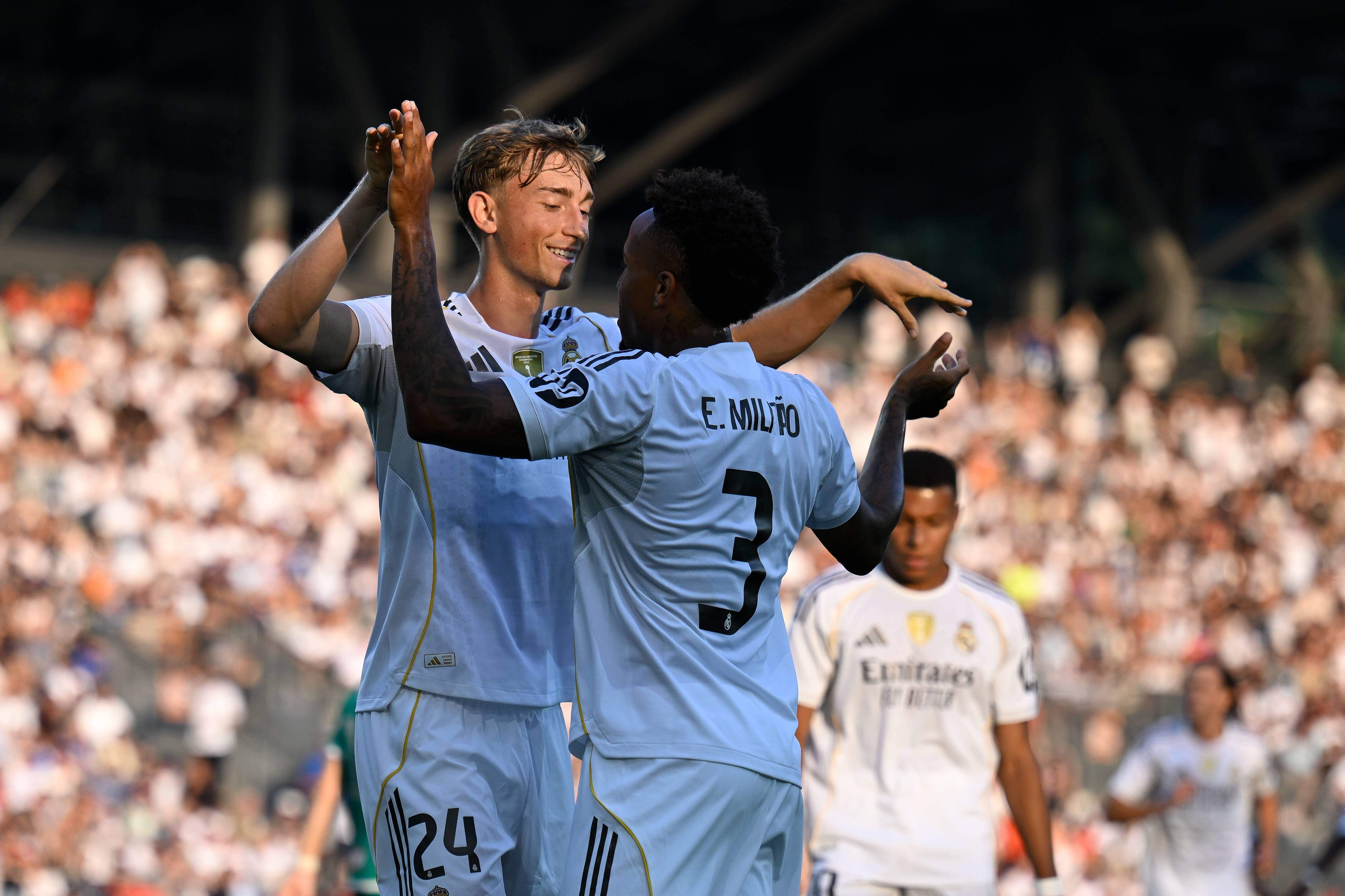  Dean Huijsen y Eder Militao, en un partido con el Real Madrid