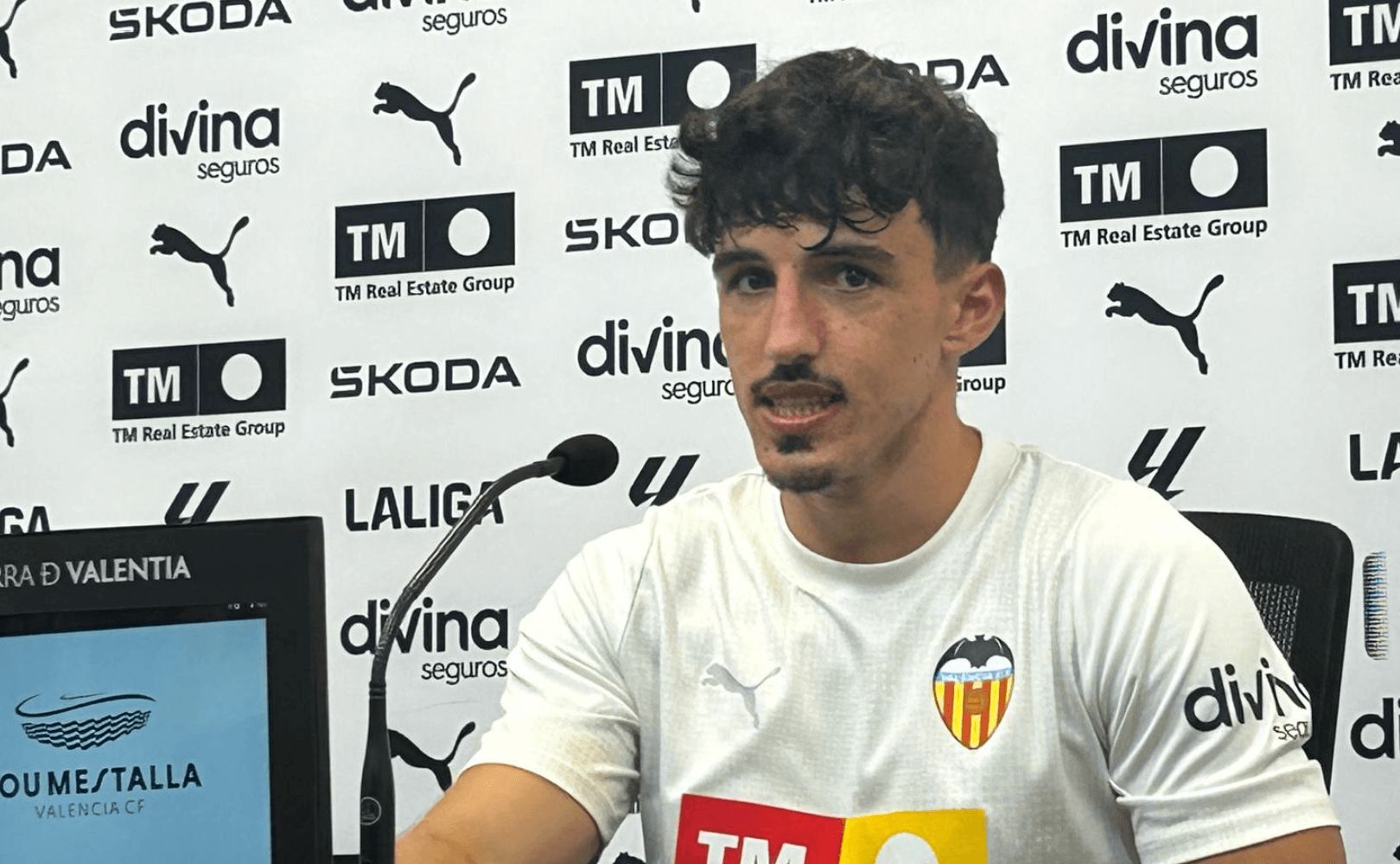  Diego López en sala de prensa