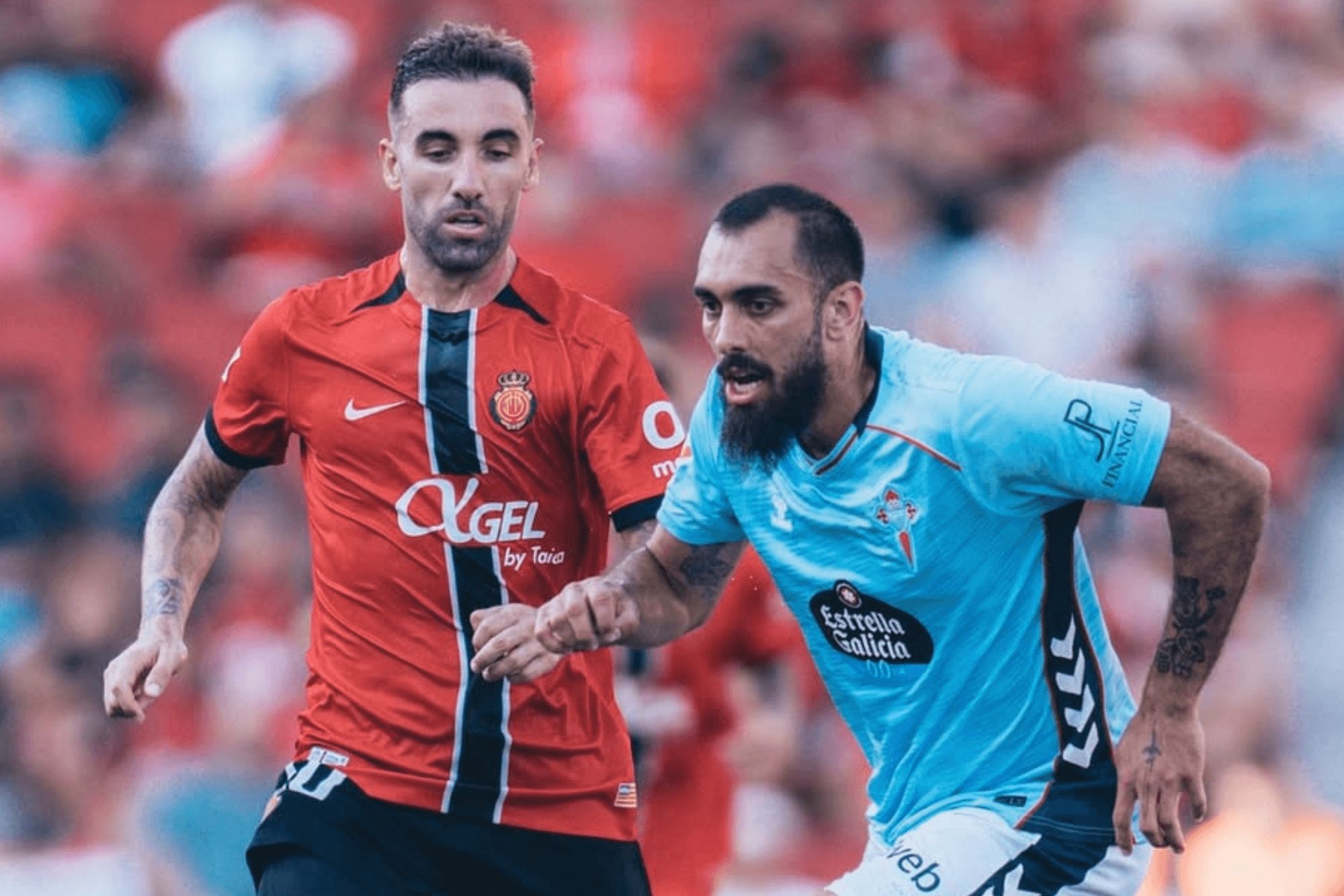  Borja Iglesias ante el Mallorca.<