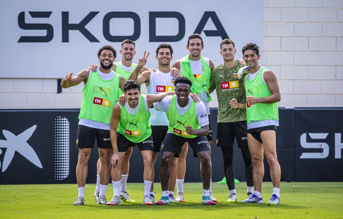Carlos Corberán sigue con ensayos en los entrenamientos del Valencia CF