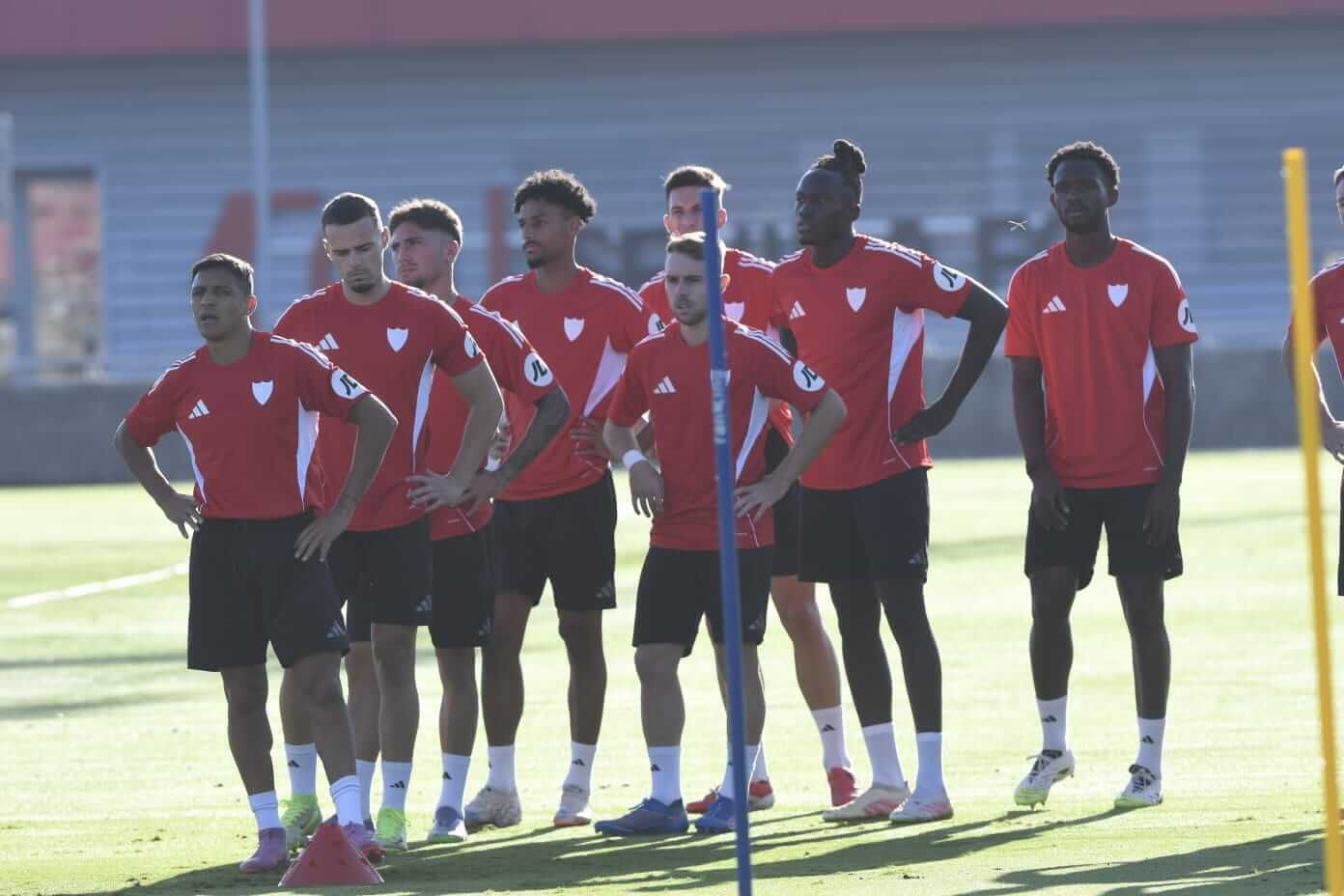 Alexis Sánchez, entrenando con el Sevilla.