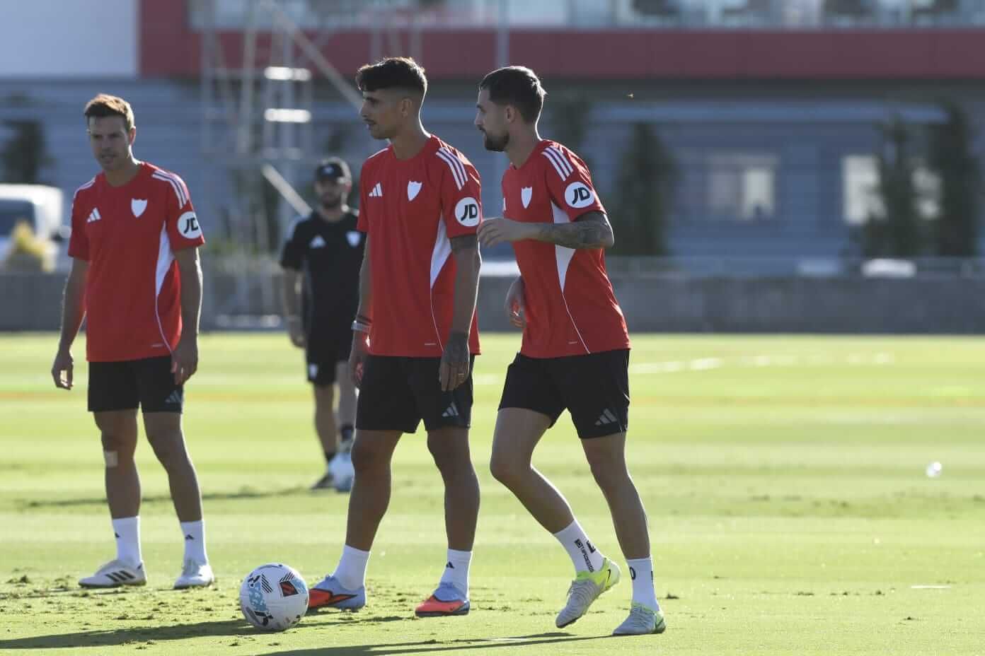  Fabio Cardoso y Adnan Januzaj, entrenando con el Sevilla.