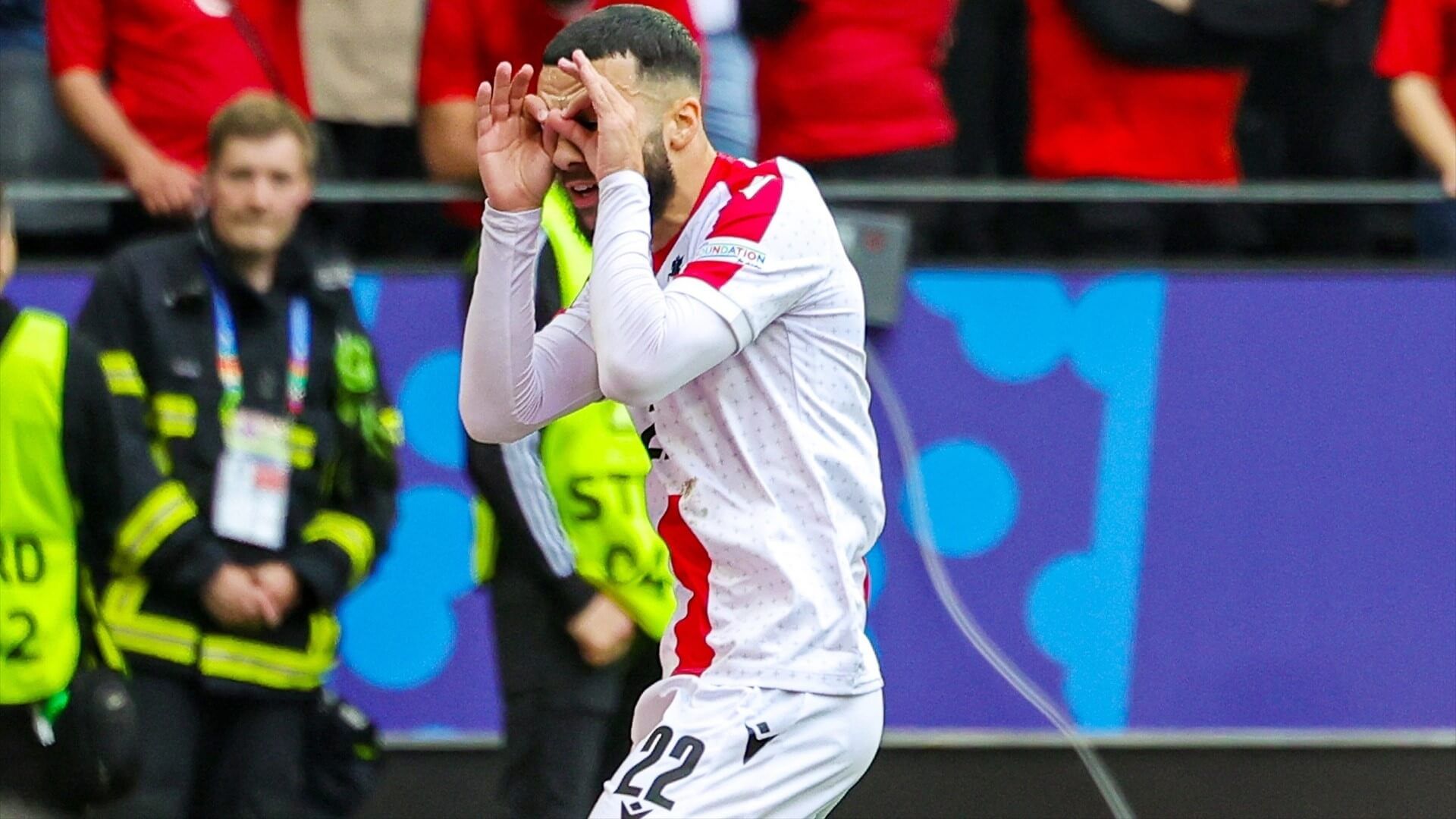  Mikautadze marca un gol con Georgia en la Euro 2024.