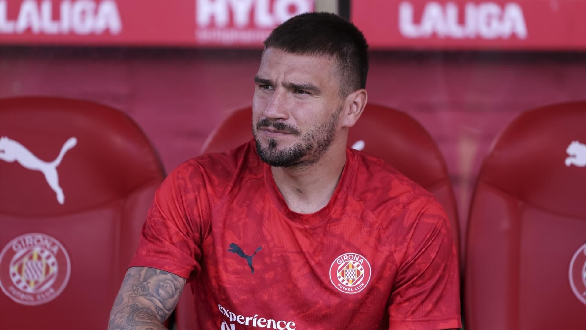  Portu, el banquillo durante un partido con el Girona CF.