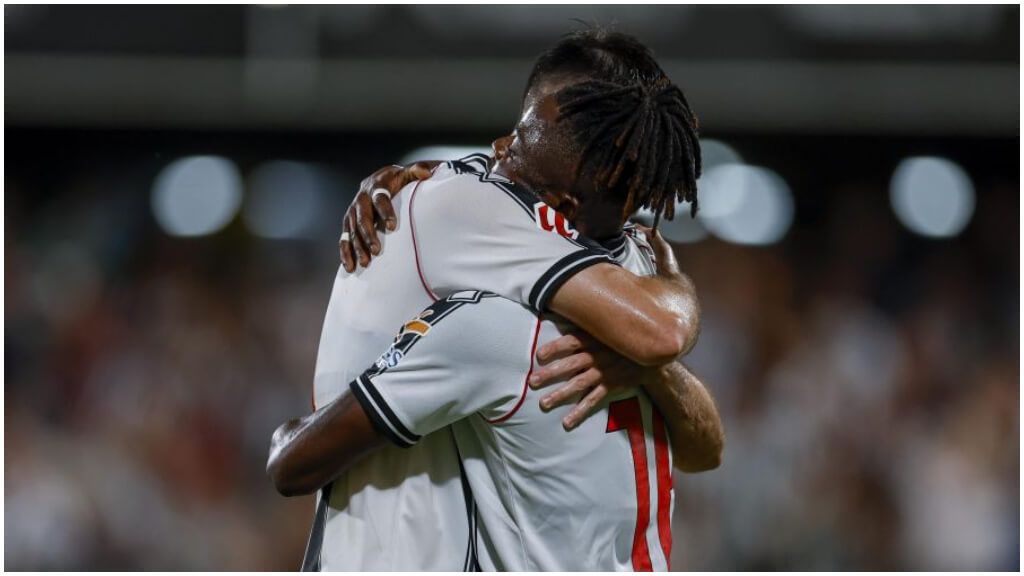 El Castellón celebra el gol de Cipenga. (EFE)