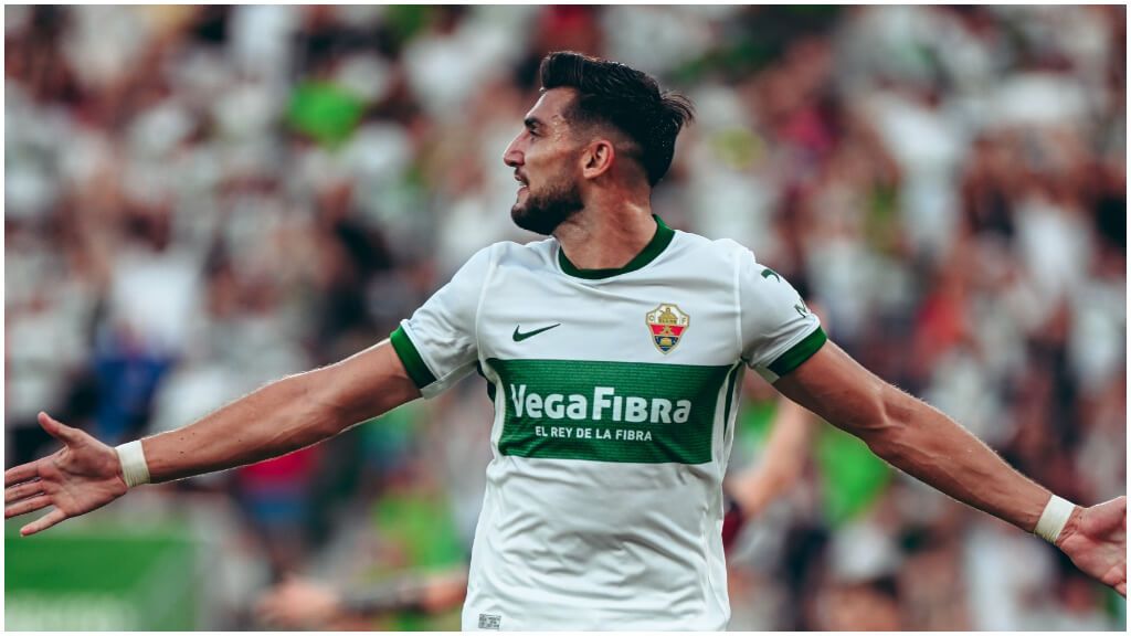  Rafa Mir celebrando su gol frente al Levante. (@elchecf)