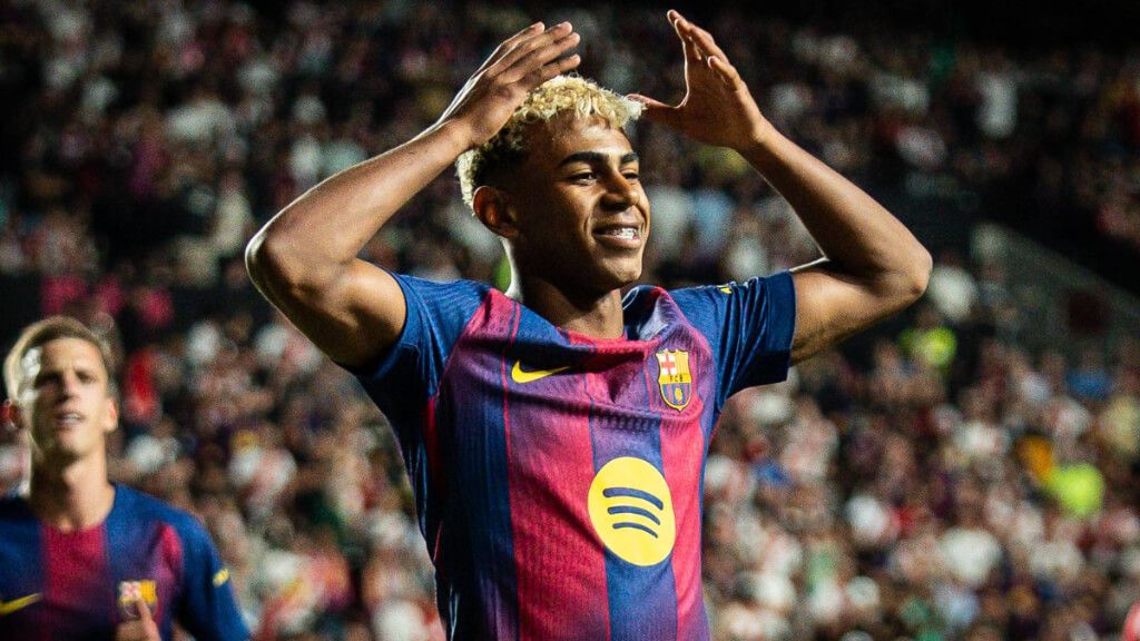 Lamine Yamal celebrando un gol haciendo el gesto de la corona (Cordon Press)