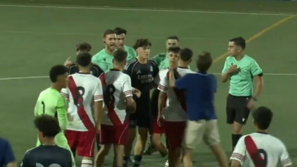  Tangana final con los árbitros ('X' SportsCenter)