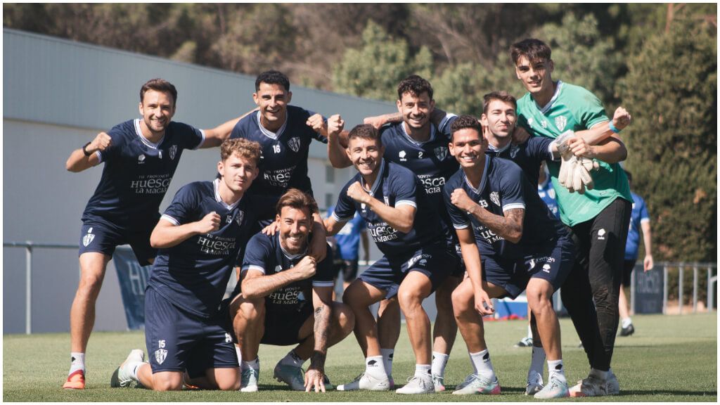 El SD Huesca entrenando en la previa frente al Málaga. (@SDHuesca)
