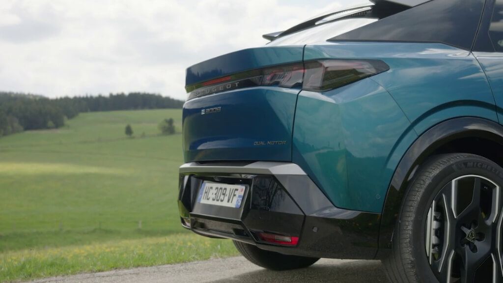 Gonzalo Serrano prueba el nuevo Peugeot E-3008 Dual Motor