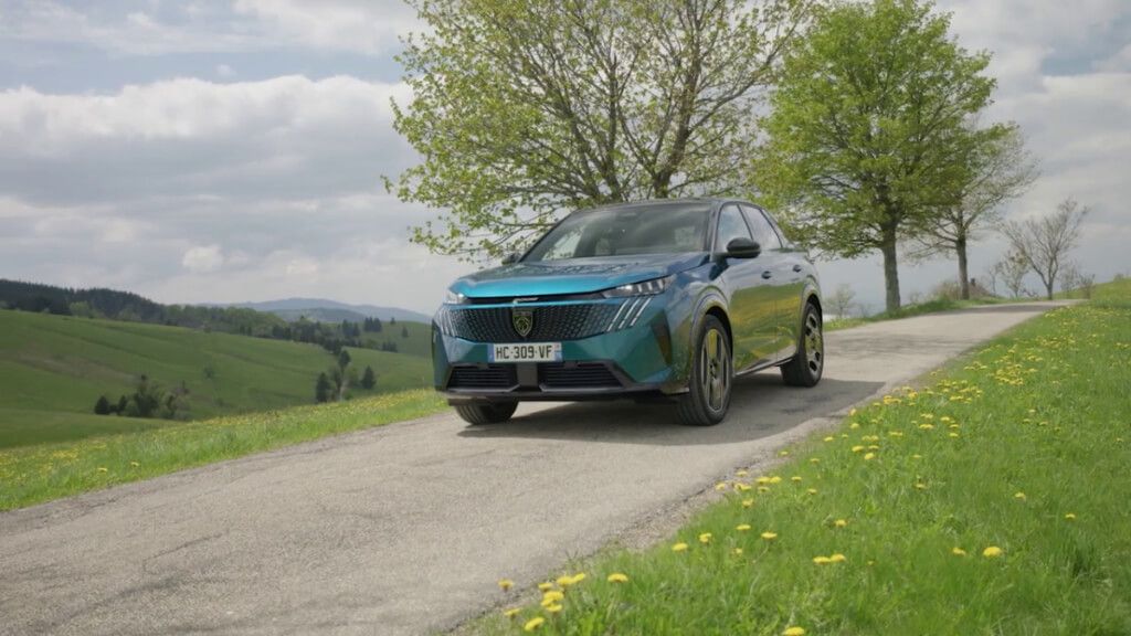 Gonzalo Serrano prueba el nuevo Peugeot E-3008 Dual Motor
