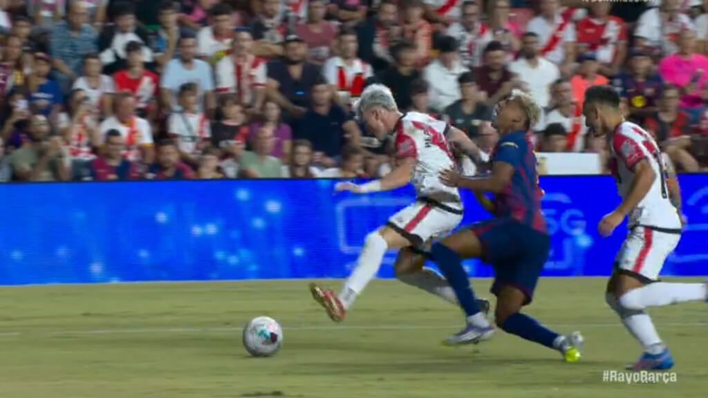 El penalti a Lamine Yamal en Vallecas