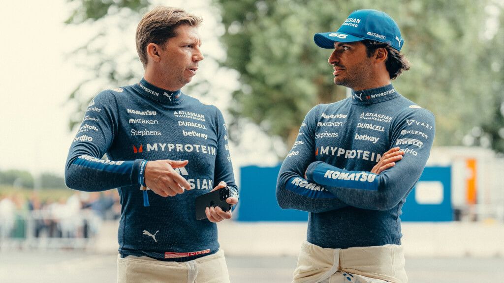  Carlos Sainz y James Volwes.