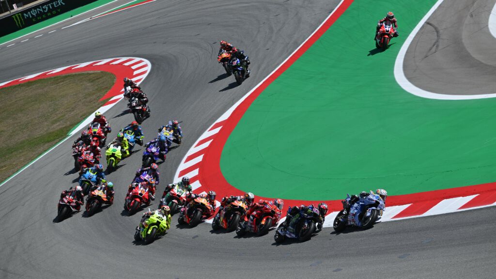  Álex Márquez, liderando la 'sprint' que luego iba a ganar Marc Márquez.