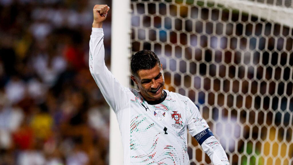  Cristiano Ronaldo celebrando uno de sus goles contra Armenia (Redes Sociales)