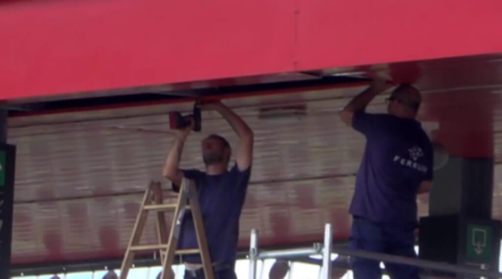 Operarios en el Johan Cruyff (ElDesmarque)