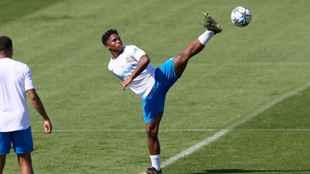  Endrick se ha unido al resto del grupo en los entrenamientos de Xabi Alonso en el Real Madrid (Cord