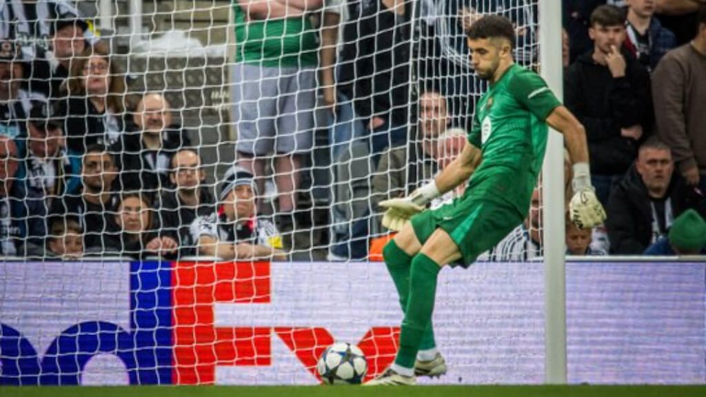  Joan García, durante el Newcastle-Barcelona (foto: FCB X).