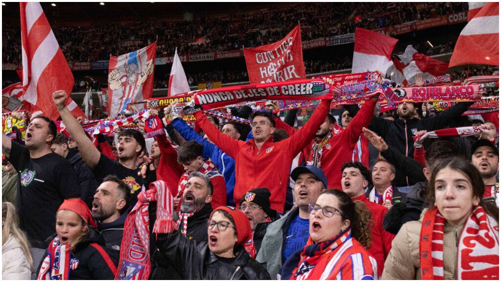  Aficionados del Atlético de Madrid durante un partido de Champions. (Cordon Press)
