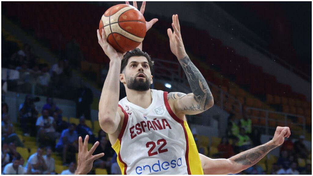 Santiago Yusta, durante el España - Bosnia y Herzegovina. (EFE)