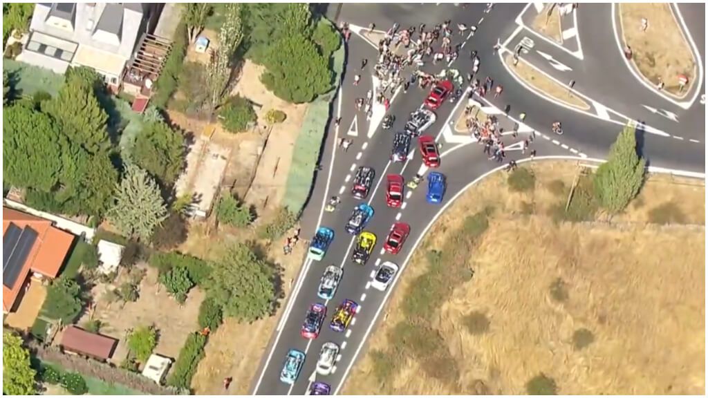 Imágenes de la protesta en la penúltima etapa de La Vuelta. (@teledeporte)