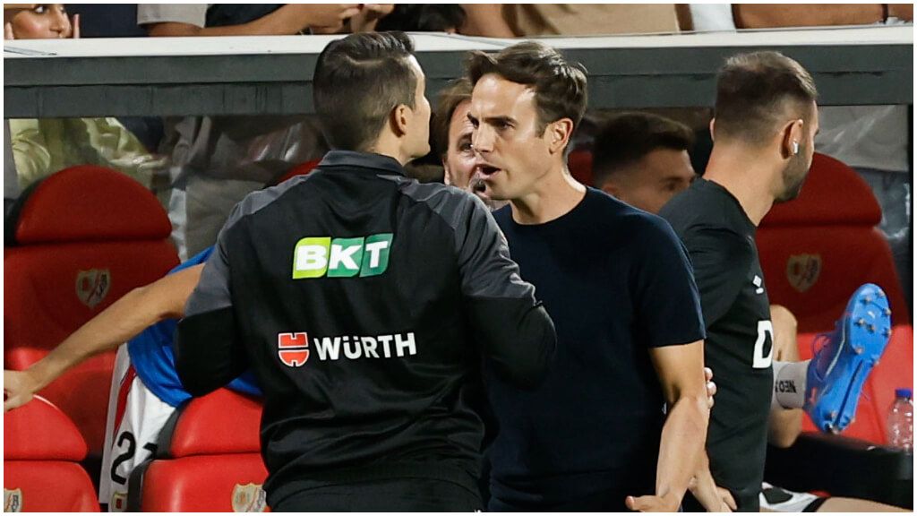  Íñigo Pérez, durante el Rayo Vallecano - FC Bracelona. (EFE)