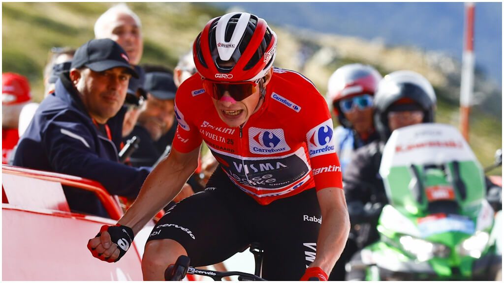 Jonas Vingegaard se lleva la Bola del Mundo en La Vuelta 2025. (@CiclismoXXI)