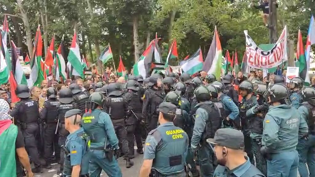  Las protestas propalestinas en el Alto de San Cosme obligan a adelantar 8 kilómetros el final de l
