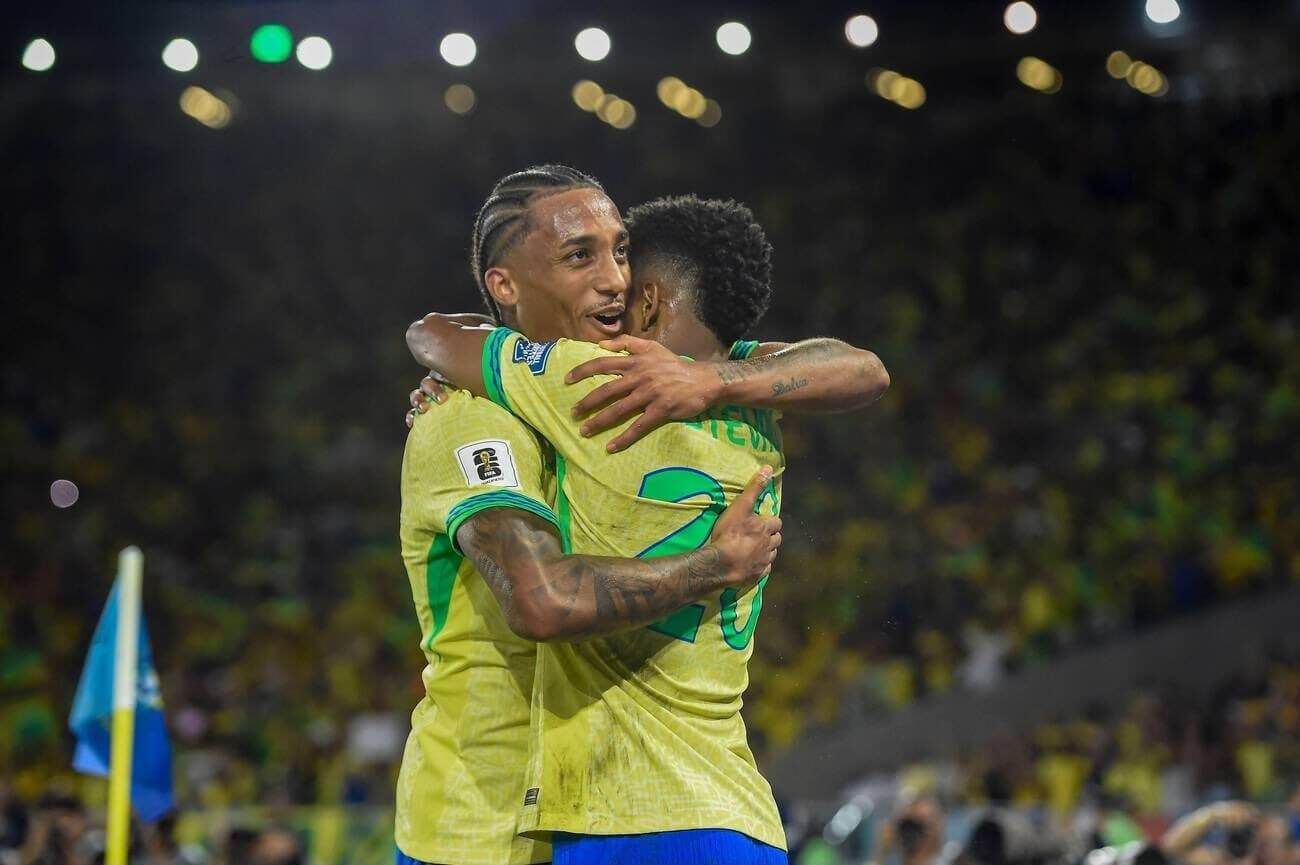  Joao Pedro y Estevao se abrazan