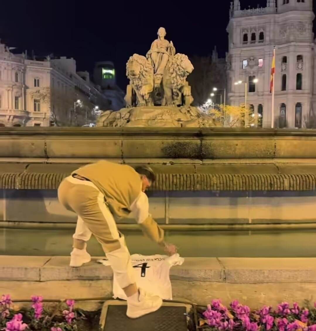 Sergio Ramos deja su camiseta en Cibeles (Instagram)