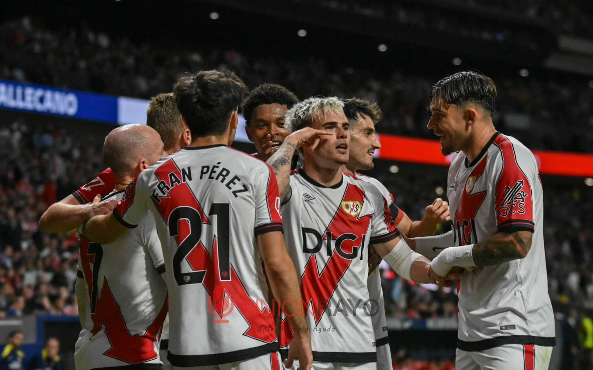 Pep Chavarría celebrando contra el Atlético (Union Rayo)