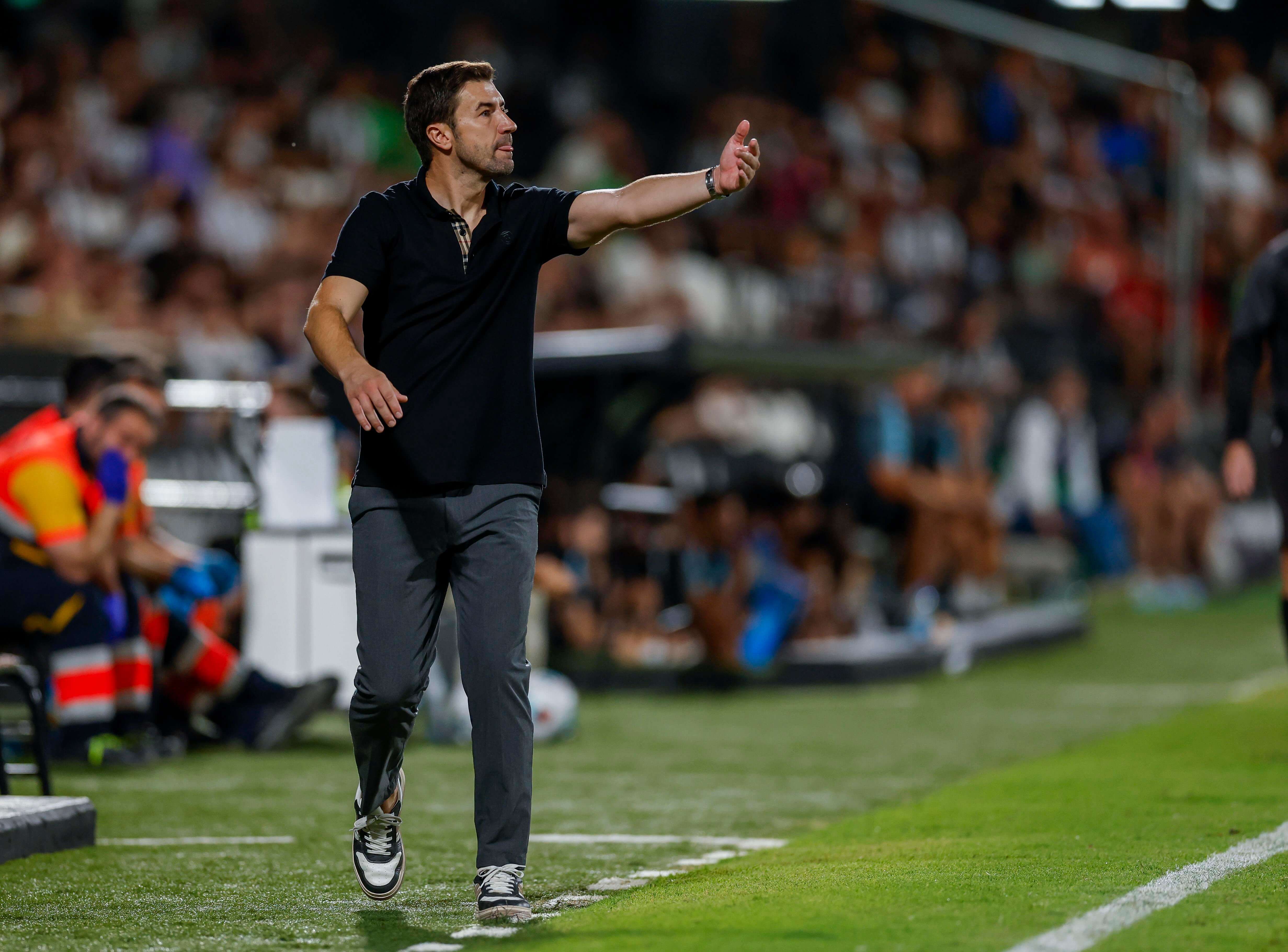  Gabi Fernández da instrucciones en el Castellón-Real Zaragoza.
