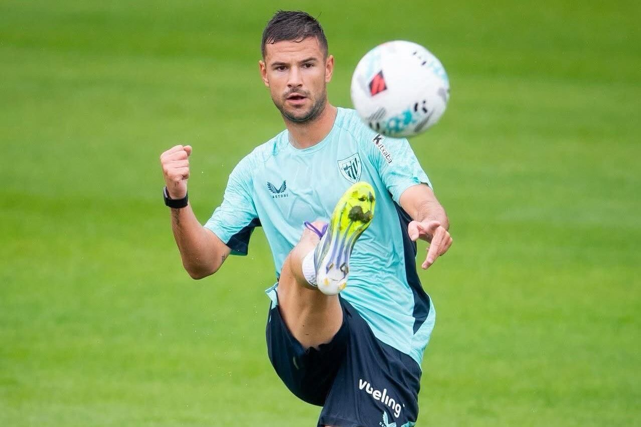  El donostiarra Gorka Guruzeta se entrena en Lezama.