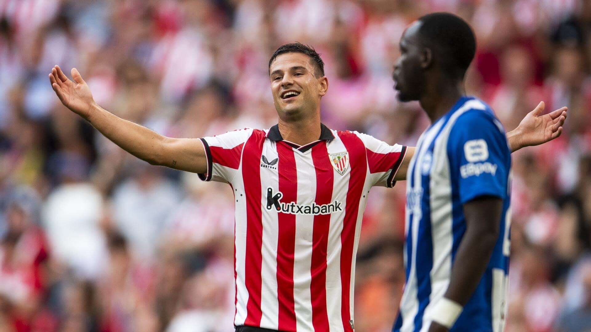  Gorka Guruzeta protesta en el derbi ante el Deportivo Alavés en San Mamés.