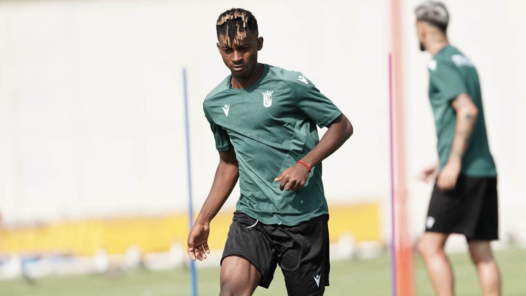  Eze Aghama Ugiagbe, en las filas del Ceuta.