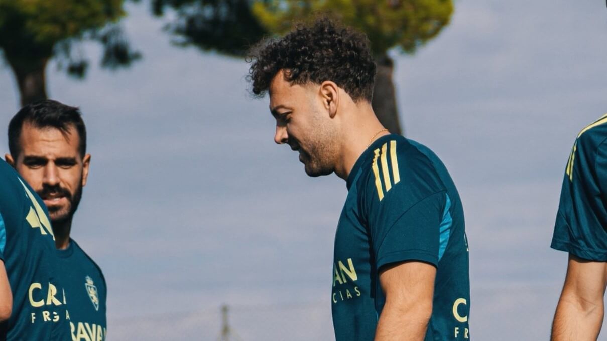  Keidi Bare entrena con el resto de sus compañeros.