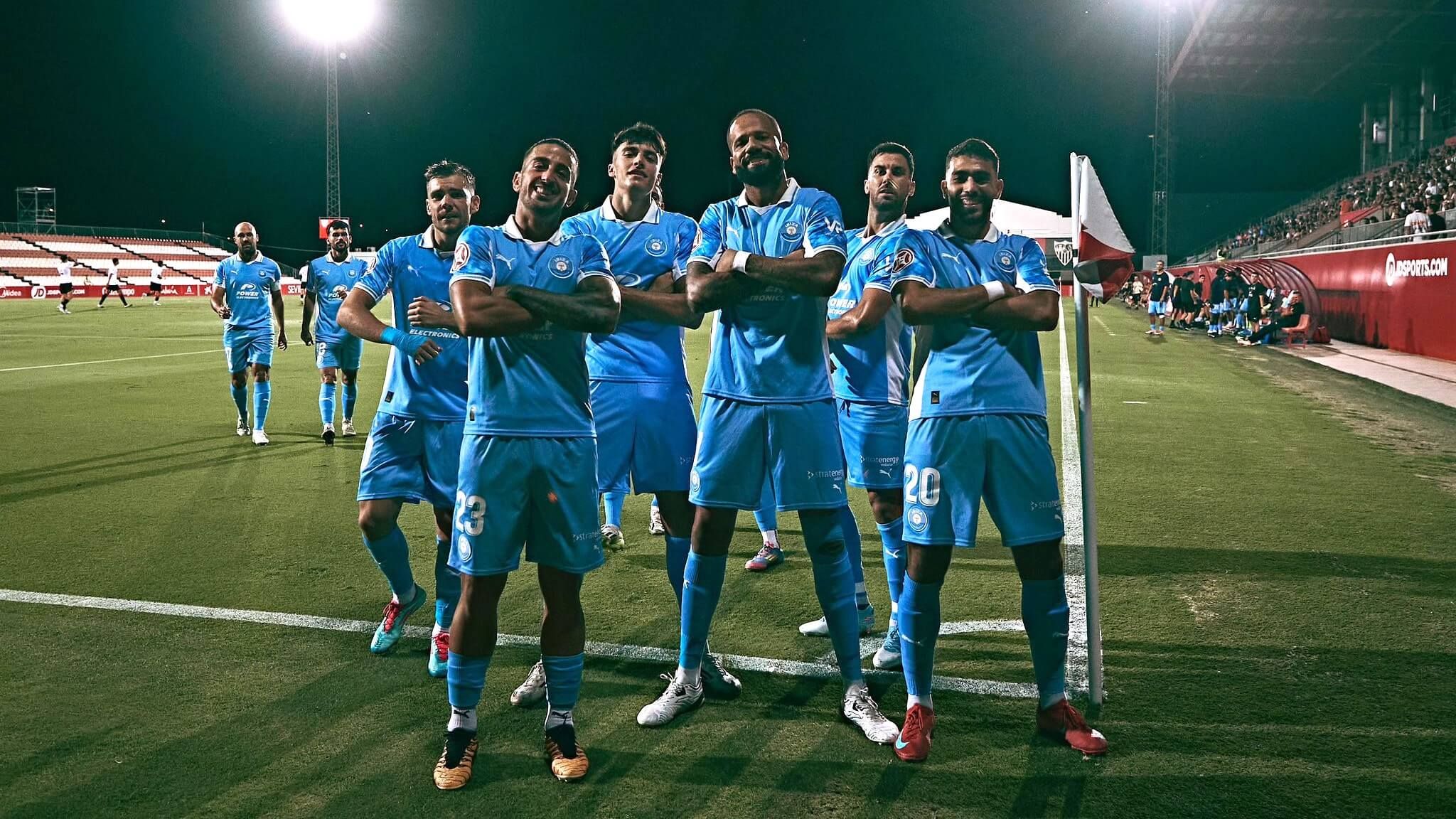  Celebración del gol de Tiago Bebé al Sevilla Atlético.